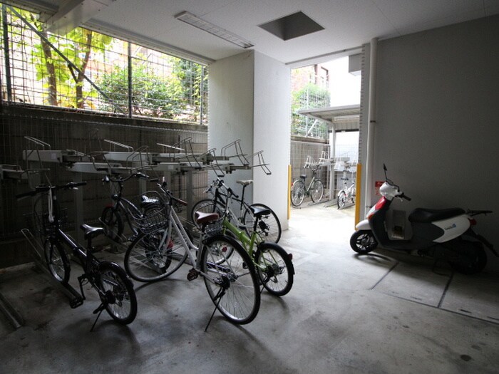 物件外観写真6　(駐車場)