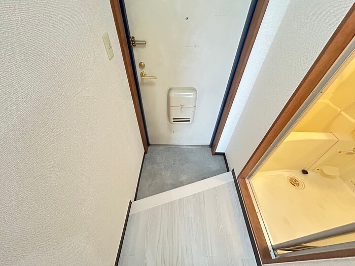 物件内観写真16　(玄関)