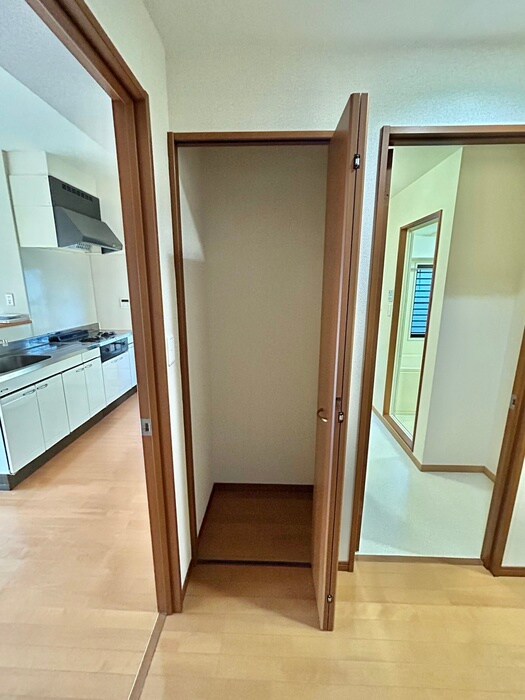 物件内観写真10　(収納)