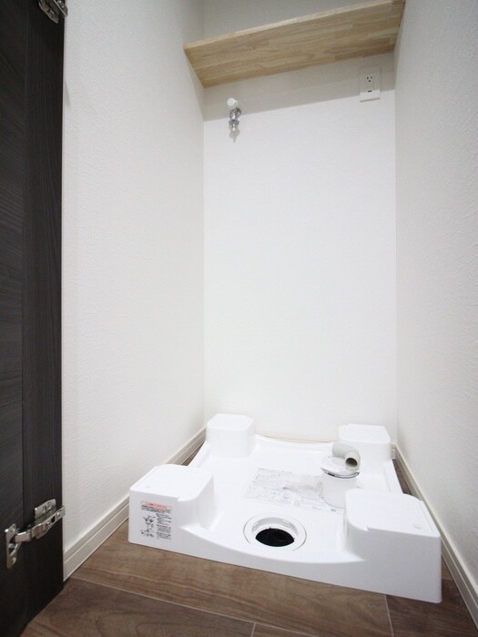 物件内観写真17　(洗濯機置場)