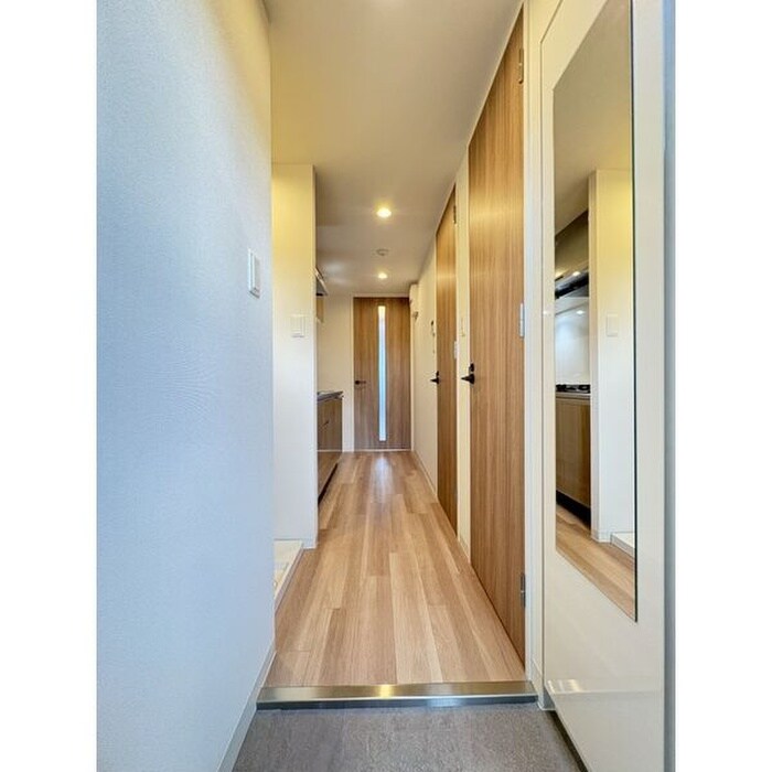 物件内観写真4　(玄関)