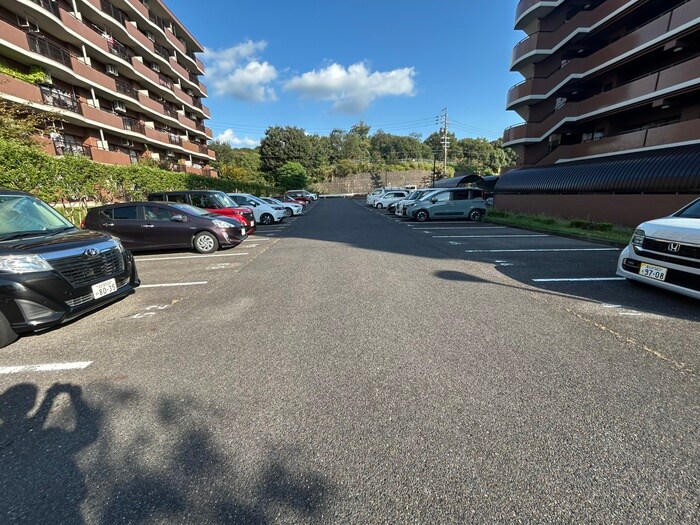 物件外観写真2　(駐車場)