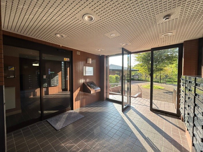 物件外観写真4　(エントランス部分)