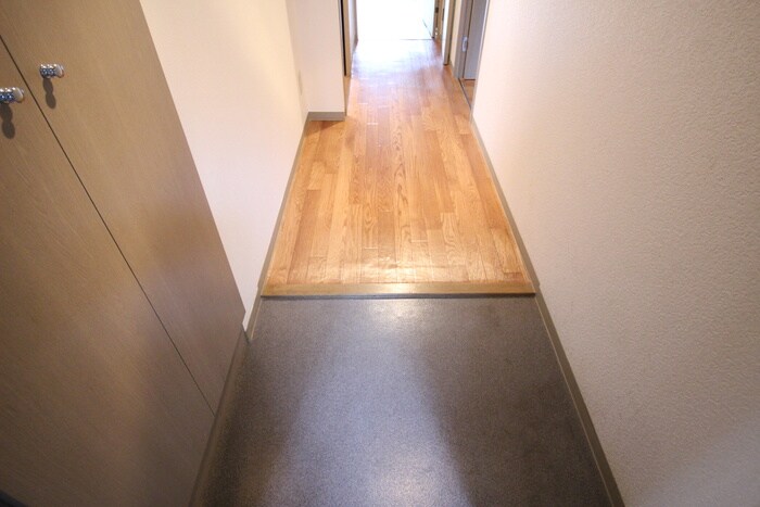 物件内観写真7　(玄関)