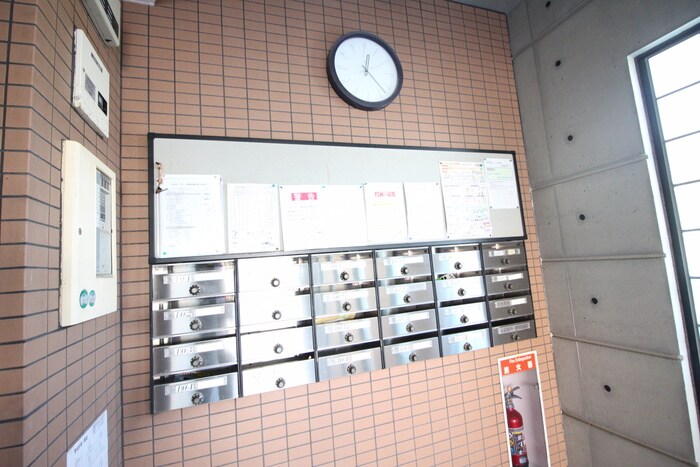 物件外観写真5　(エントランス部分)