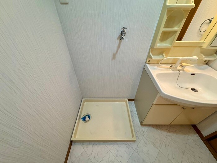 物件内観写真12　(洗濯機置場)