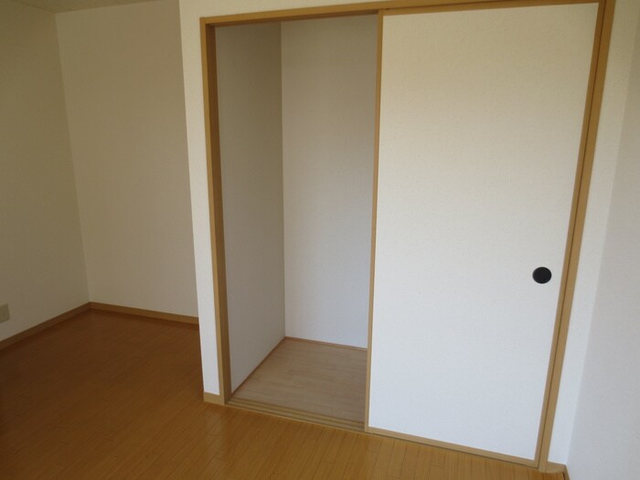 物件内観写真4　(収納)