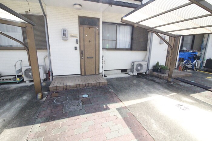 物件外観写真5　(エントランス部分)