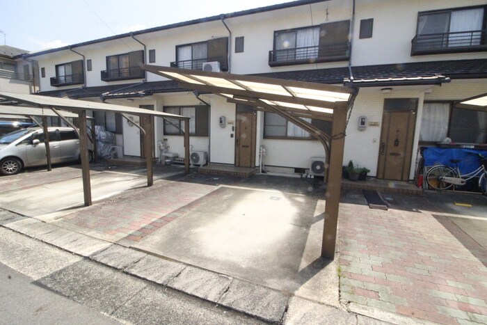 物件外観写真6　(駐車場)