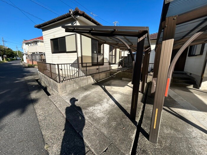 物件外観写真5　(駐車場)