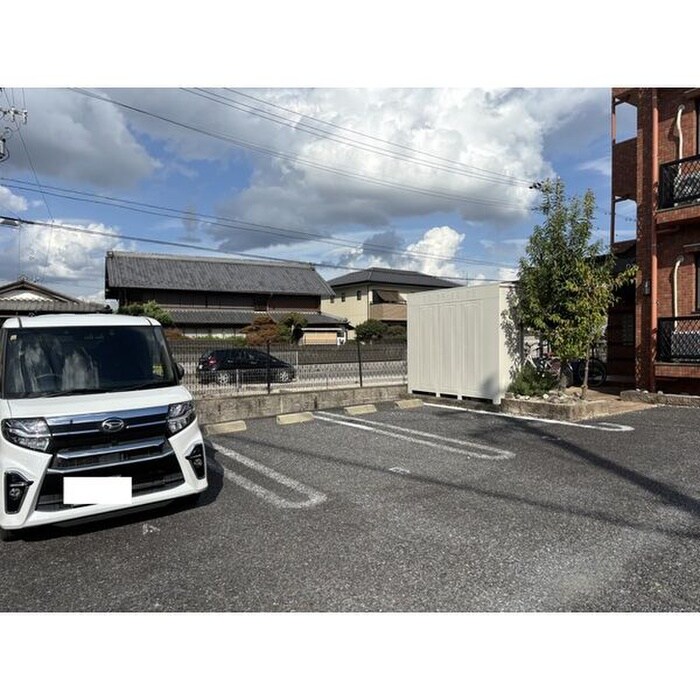 物件外観写真6　(駐車場)