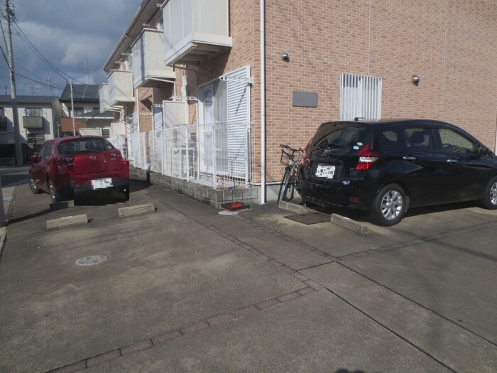 物件外観写真4　(駐車場)