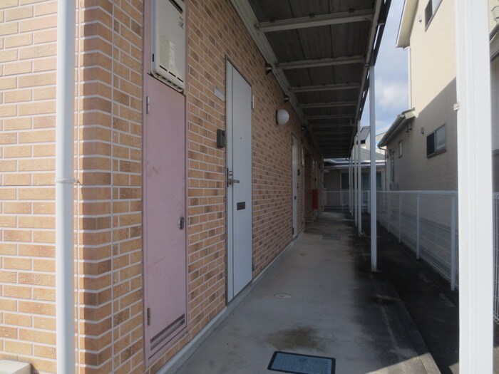 物件外観写真5　(エントランス部分)