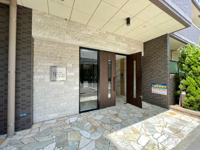 物件外観写真5　(エントランス部分)