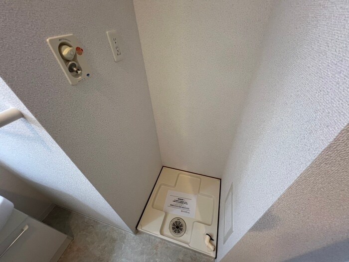 物件内観写真17　(洗濯機置場)