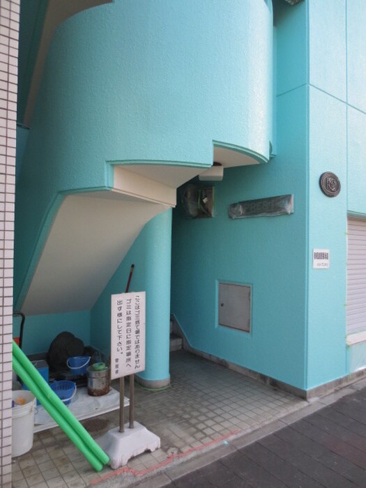 物件外観写真3　(エントランス部分)