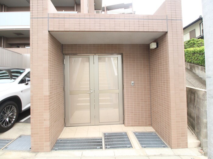 物件外観写真4　(エントランス部分)