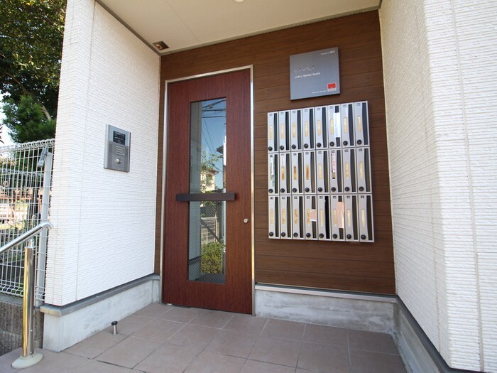 物件外観写真4　(エントランス部分)