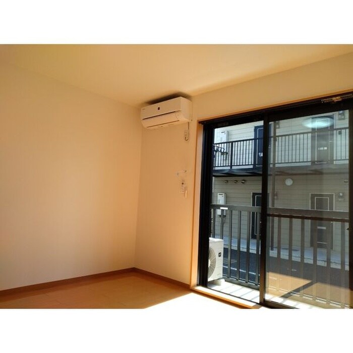 物件内観写真4　(居室)