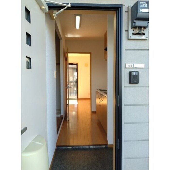 物件内観写真9　(玄関)