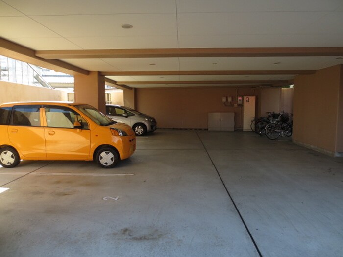 物件外観写真3　(駐車場)