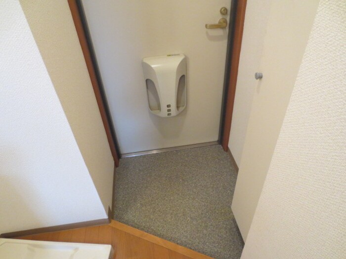 物件内観写真10　(玄関)
