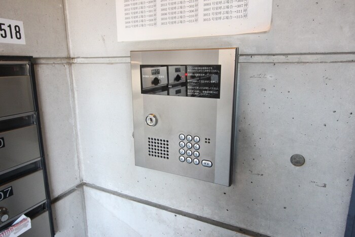 物件外観写真6　(エントランス部分)