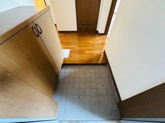 物件内観写真18　(玄関)