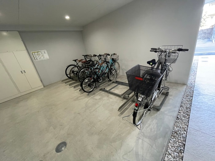 物件外観写真3　(駐輪場)