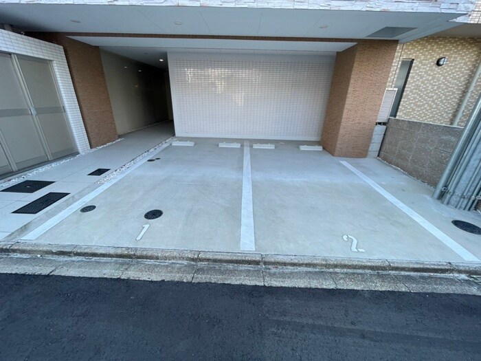 物件外観写真6　(駐車場)