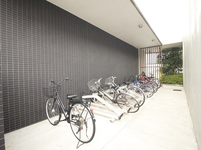 物件外観写真6　(駐輪場)