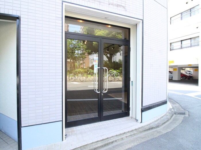 物件外観写真4　(エントランス部分)