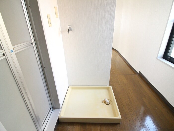 物件内観写真12　(洗濯機置場)