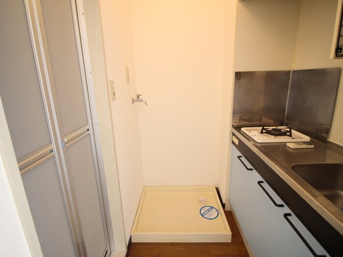 物件内観写真12　(洗濯機置場)