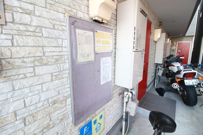 物件外観写真5　(エントランス部分)