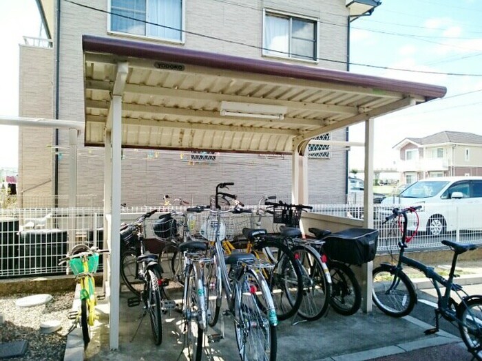 物件外観写真4　(駐輪場)