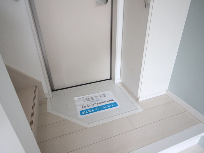 物件内観写真7　(玄関)