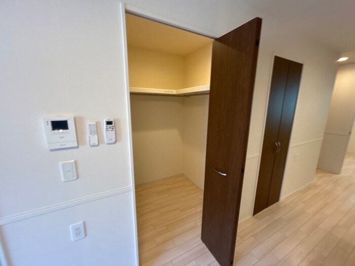 物件内観写真2　(収納)