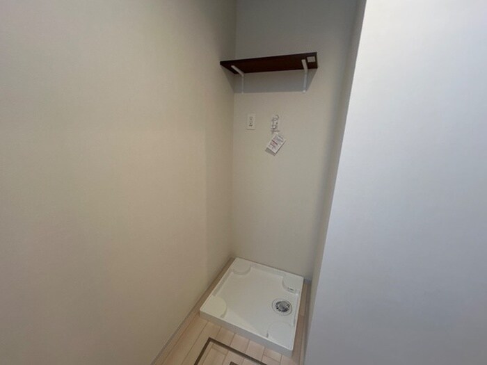 物件内観写真6　(洗濯機置場)