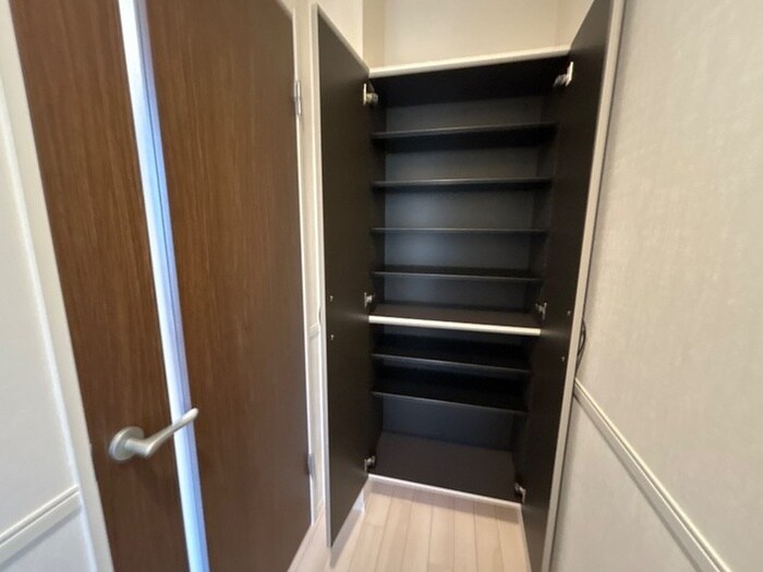 物件内観写真8　(靴箱)