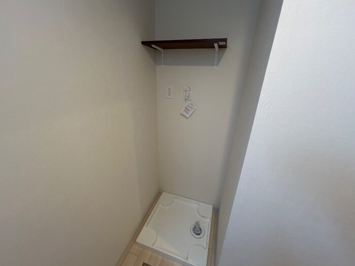 物件内観写真10　(洗濯機置場)