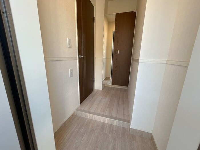 物件内観写真13　(玄関)