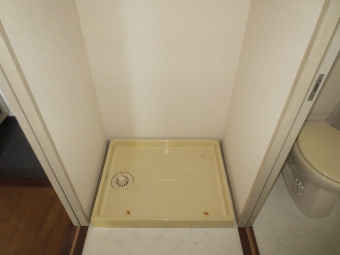 物件内観写真8　(洗濯機置場)