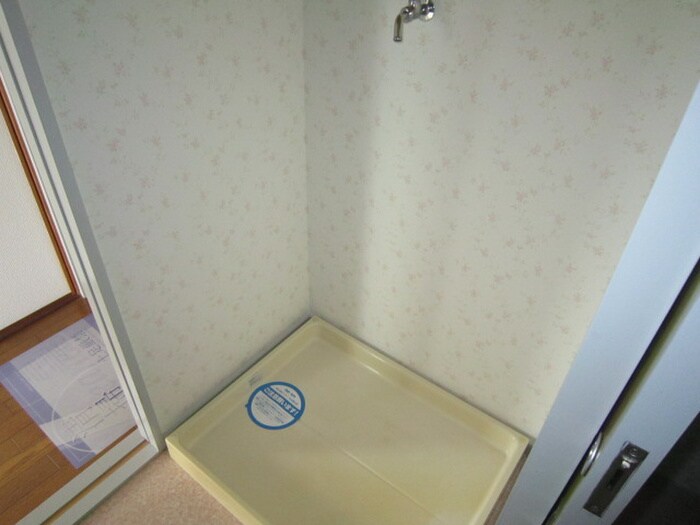 物件内観写真9　(洗濯機置場)