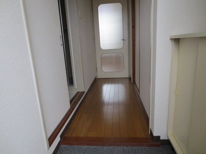 物件内観写真13　(玄関)