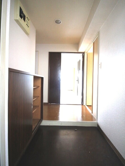 物件内観写真9　(玄関)