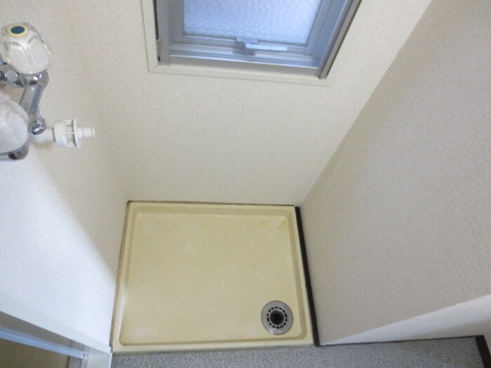 物件内観写真11　(洗濯機置場)