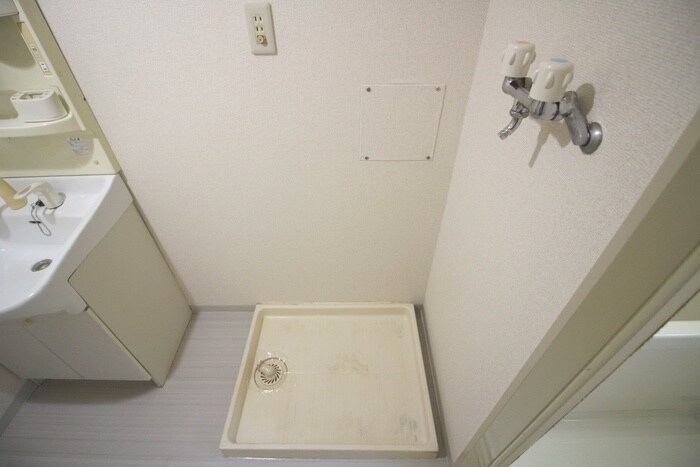 物件内観写真13　(洗濯機置場)