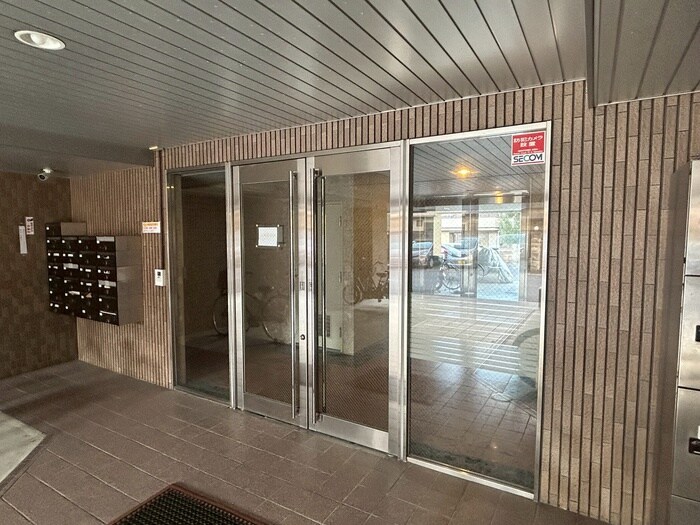 グランパス豊年のエントランス部分