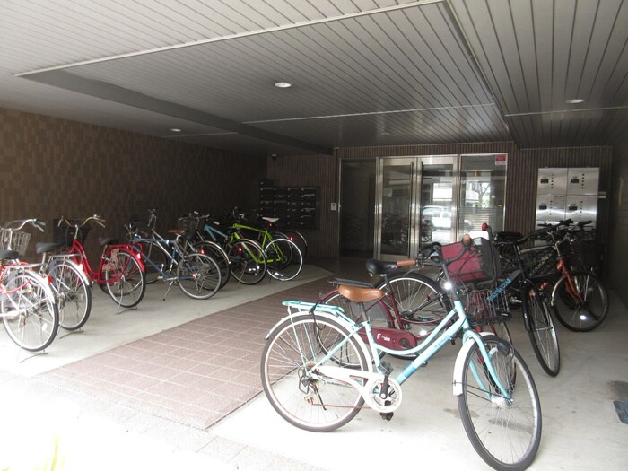 物件外観写真3　(駐輪場)